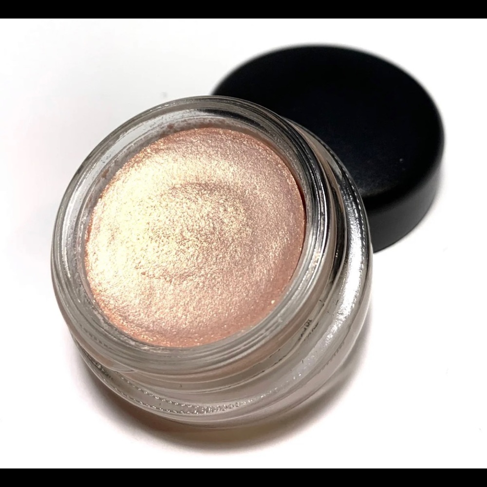 RARE + HTF MAC Paint Pot in CHILLED ON ICE